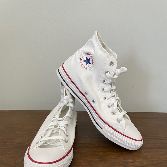Chuck Taylor All Star UNISEX HIGH TOP SHOE